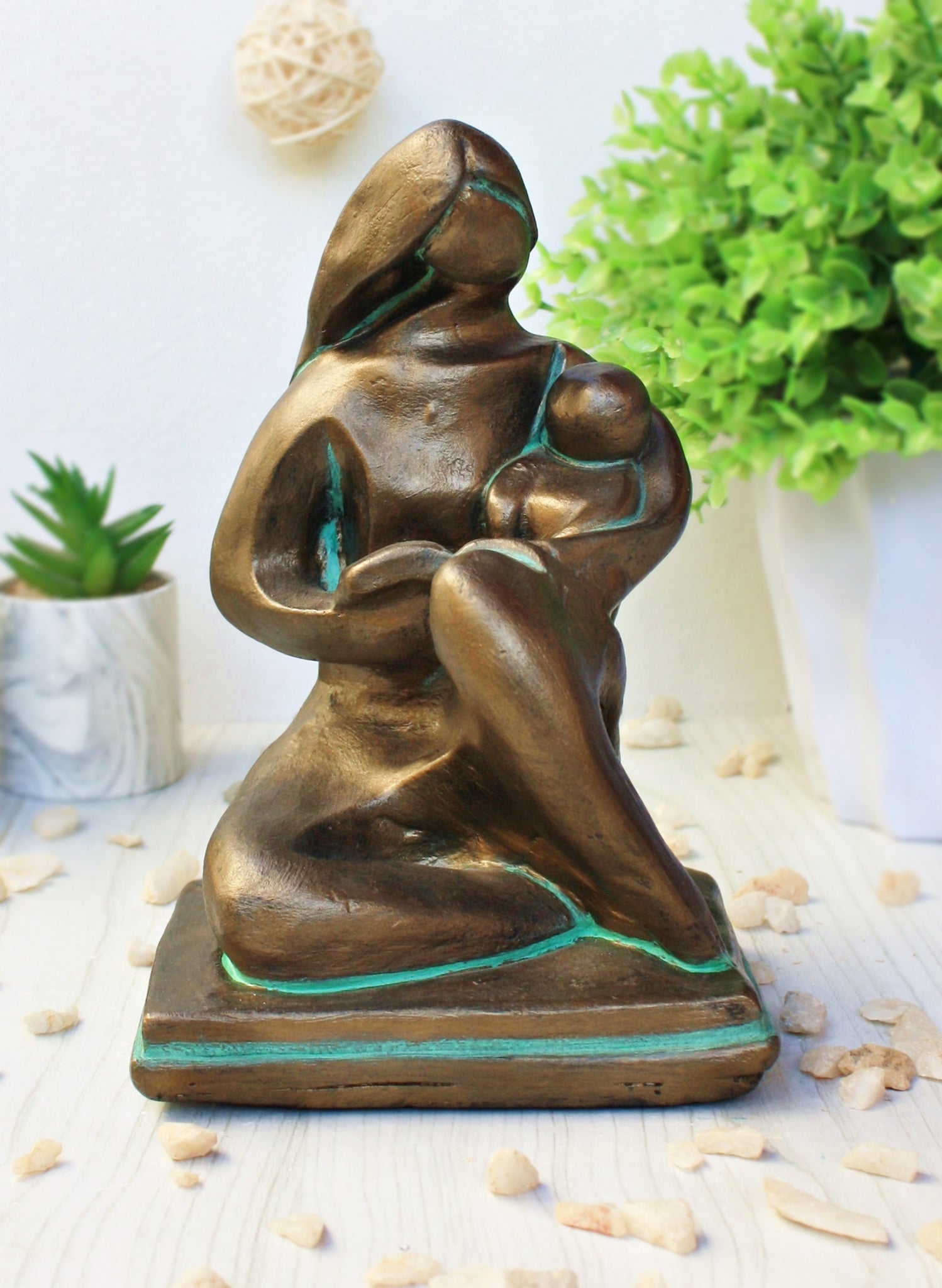 Figura Decorativa Madre con su Bebé